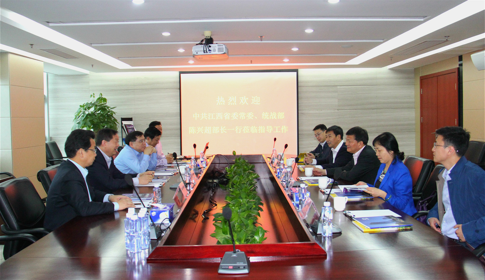中共江西省委常委、統(tǒng)戰(zhàn)部部長(zhǎng)陳興超一行到訪方大集團(tuán)